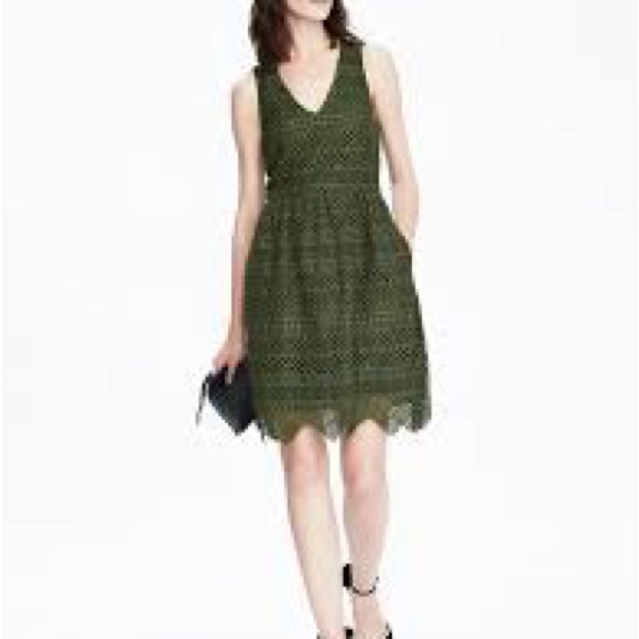 Banana Republic Olive Lace Shift Dress - Size 4 - Picture 3 of 4